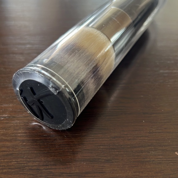 it Cosmetics Heavenly Luxe Flat Top Buffing Brush new in package - Picture 4 of 4